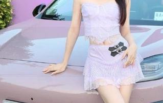 头条女神 – 揭秘蔡楠的油亮写真更新，捕捉瞬间之美与情感的深度交融！