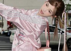 微密圈 – 为何“奔跑的晶骡子”瑜伽写真合集如此受欢迎？网盘中藏着的秘密等你来解锁！