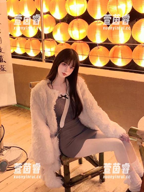 微密圈 - 甜美粉色私拍写真，奶宝妹纸倾情演绎青春的无尽可能