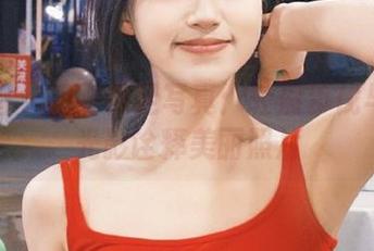 微密圈 – 奶雯裸足写真：轻盈步伐与梦幻光影诠释美丽照片