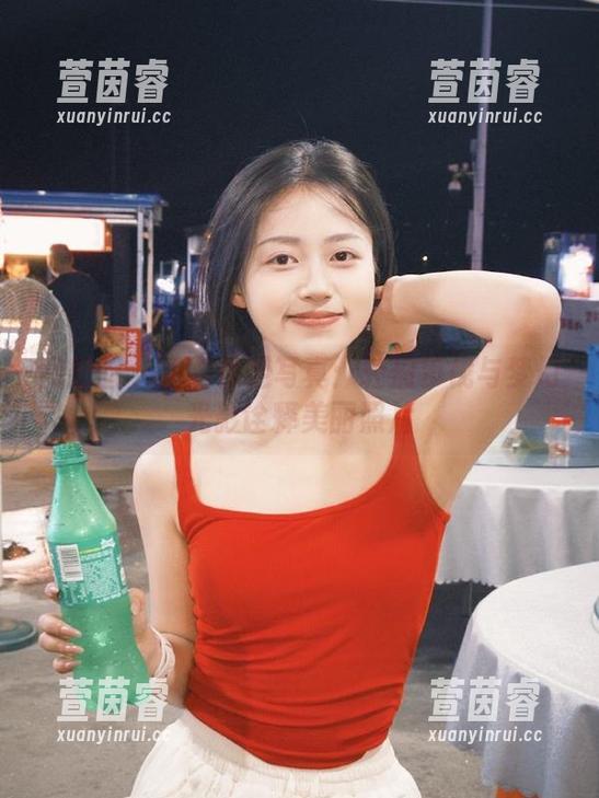 微密圈 - 奶雯裸足写真：轻盈步伐与梦幻光影诠释美丽照片