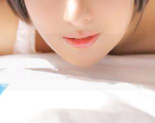 微密圈 – 奶雯黑色比基尼高清写真，展现出女性的力量与美丽