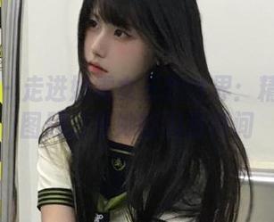 微密圈 – 走进奶雯女王的世界：精致写真图册分享她的闪耀瞬间