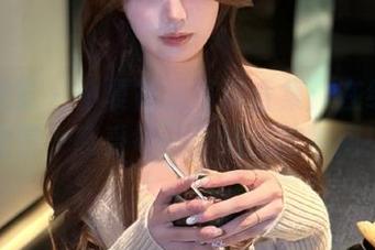 妖精视觉 – 小夏裸足写真合集：在线高清欣赏，感受每一个细腻的瞬间！