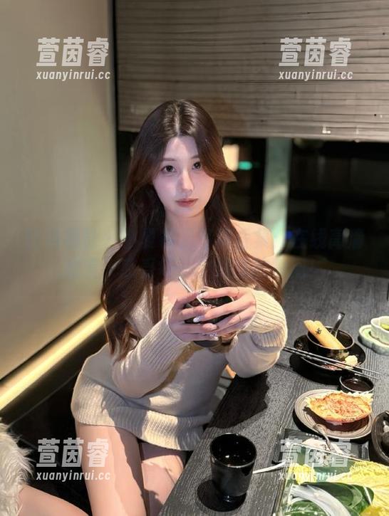 妖精视觉 - 小夏裸足写真合集：在线高清欣赏，感受每一个细腻的瞬间！