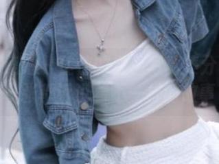 学妹加速跑 – 佳佳的白色写真集分享：每一张都诉说着不一样的故事