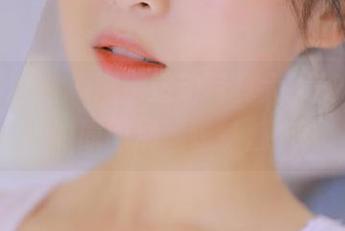 学妹加速跑 – 姗姗运动写真大揭秘，观看她的原图展现独特魅力！