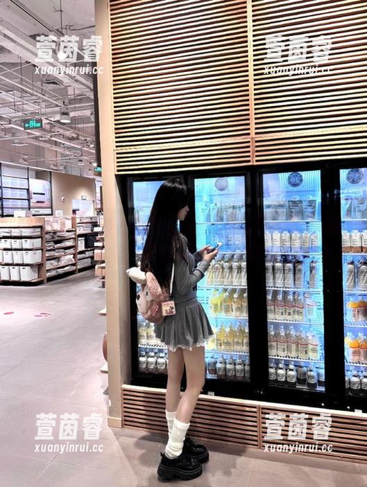 学妹加速跑 - 静谧时光里的浴缸：玲玲精美写真合集，带你探寻水中幻想的世界