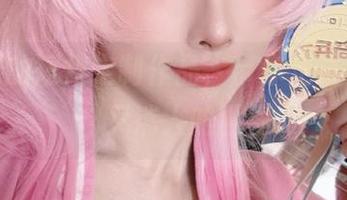 宫本樱的短裙定制作品，带你走进“短窘”又迷人的世界