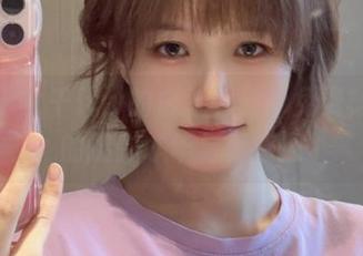 解锁小仓千代w的白丝图册，免费畅享她的摄影才华与美感！