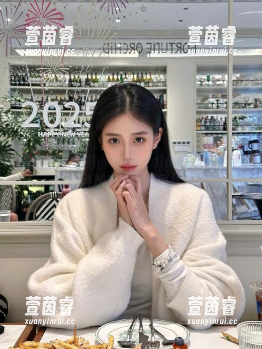 微密圈 - 走进小仙女ELaine的海边世界，在线解锁她的美图故事。