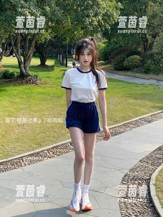 微密圈 - 免费获取小优优子车内豹纹美图，感受她的独特魅力！