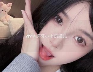 精选小小奶瓶儿双马尾制服师生剧情加长版写真集，感受青春校园的纯真瞬间