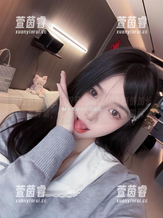 精选小小奶瓶儿双马尾制服师生剧情加长版写真集，感受青春校园的纯真瞬间