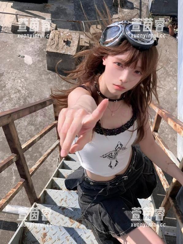 告别传统，小瑶幺幺的无圣光婚纱套图让你见识真正的“自我”！