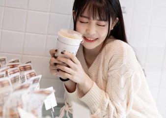 小瑶幺幺带你观看厨娘写真合集，感受温暖与美味的无尽魅力！