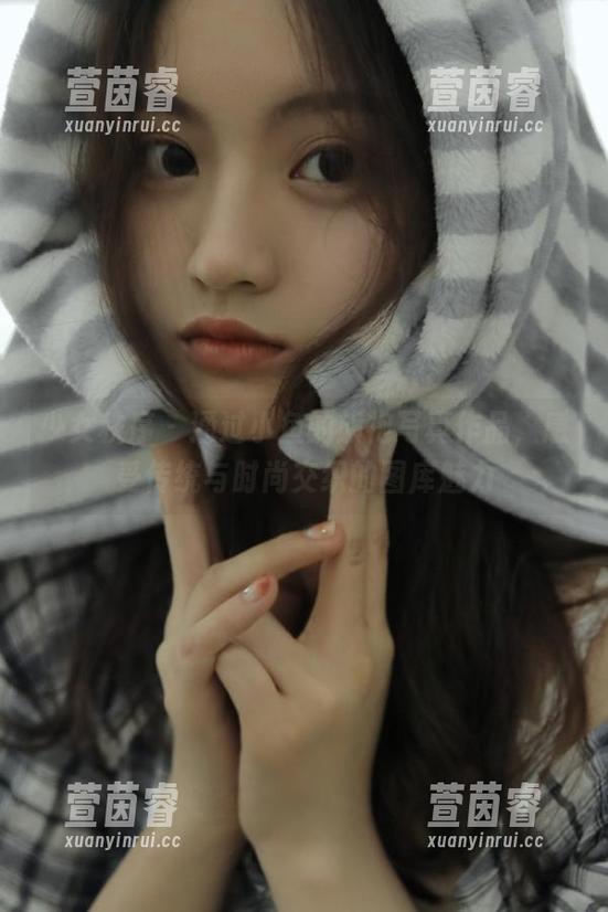 少女秩序-小鱼 少女秩序 - 通过小鱼的旗袍写真作品,感受传统与时尚交织的图库魅力