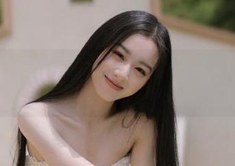 尤果网 – 捧着阳光的最新写真：女神景思晴演绎梦幻般的时光