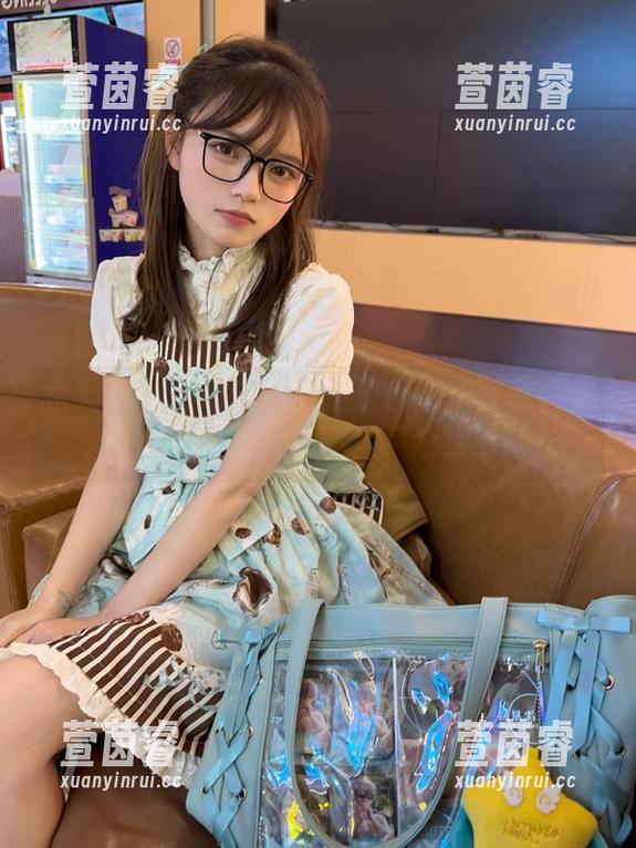 尤果网-王尔琳 尤果网 - 色彩斑斓的王尔琳短裙写真合集:每张图片都讲述一个故事