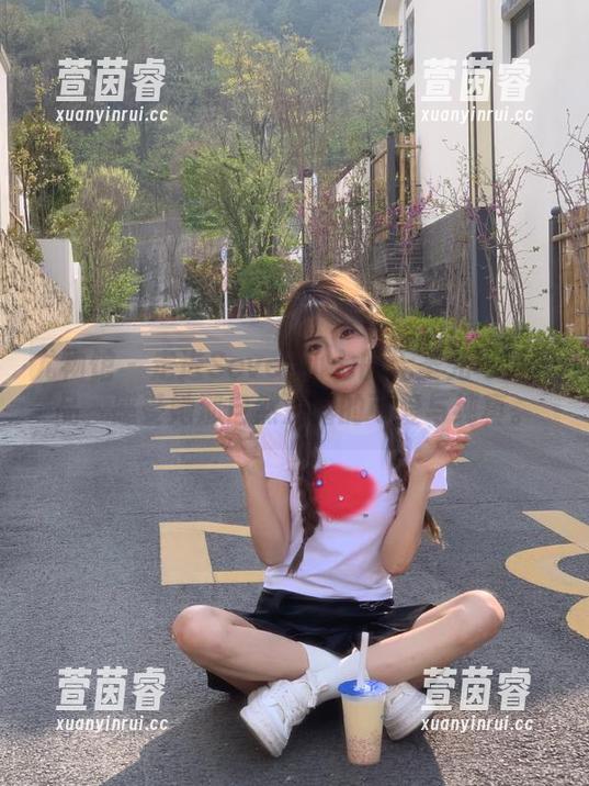 尤物馆-Seven小七 尤物馆 - 走进Seven小七的无圣光写真作品,感受她那自然流露的可爱与纯真。