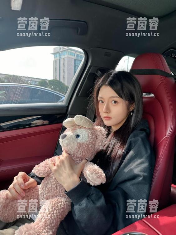 尤蜜荟 - 清新白色：Sukki无圣光套图，感受她的独特魅力！
