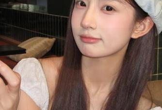 尤蜜荟 – 看周大萌如何玩转修女形象，最新写真集颠覆你对她的认识！