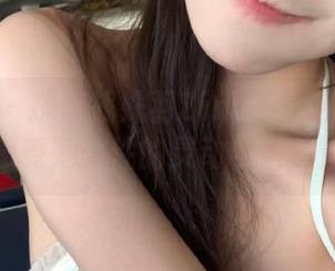 尤蜜荟 – 探索战姝羽Zina裸足私房美图，感受她随性的灵动与自信魅力