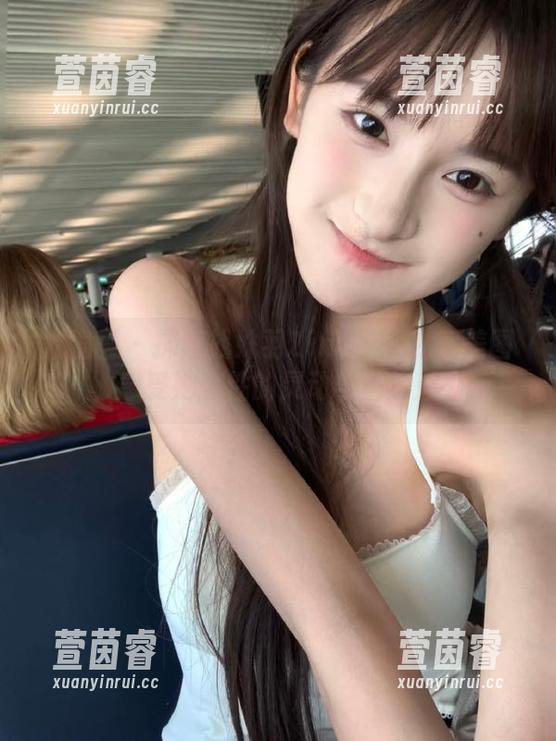 尤蜜荟-战姝羽Zina 尤蜜荟 - 探索战姝羽Zina裸足私房美图,感受她随性的灵动与自信魅力