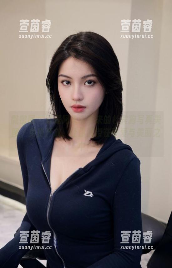 微密圈 - 就是阿朱啊带来的杜宾狗写真美图，免费开放，让你沉浸在可爱与美丽之中！