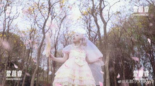 无颜小天使wy修女的写真系列：每张壁纸都绽放着独特的艺术魅力
