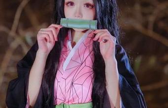日奈娇自拍作品集：观看她在镜头前展现的真实与幽默感