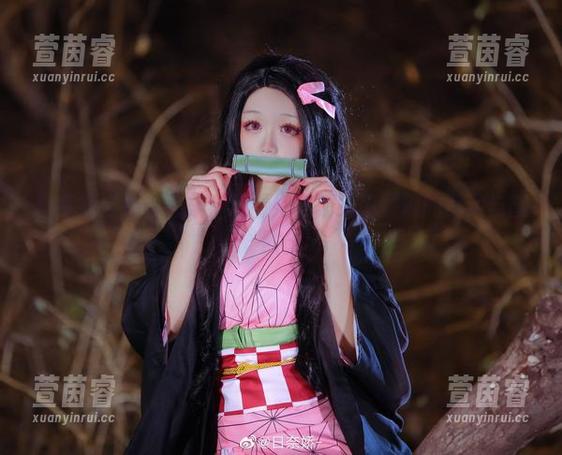 日奈娇自拍作品集：观看她在镜头前展现的真实与幽默感