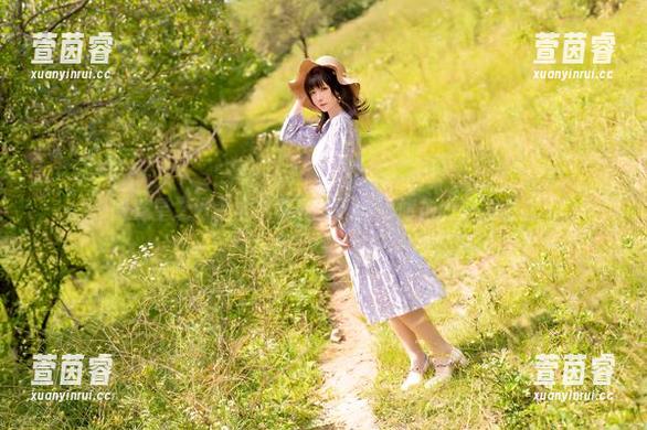 感受星之迟迟全套写真，花与粉旗袍的浪漫邂逅