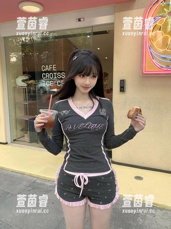 果团网 - 跟随莫雅淇，发现女孩们灵动的瞬间，图片分享带你进入奇幻世界！