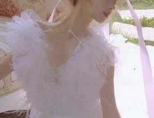 果团网 – 龚玥菲与优雅礼服的完美结合：精彩写真图集