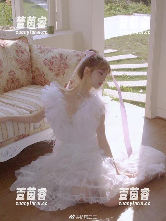果团网-龚玥菲 果团网 - 龚玥菲与优雅礼服的完美结合:精彩写真图集