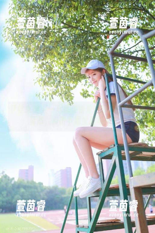 梦丝女神 - 一起感受香萱在校服中的优雅姿态，点击下载全新写真集！