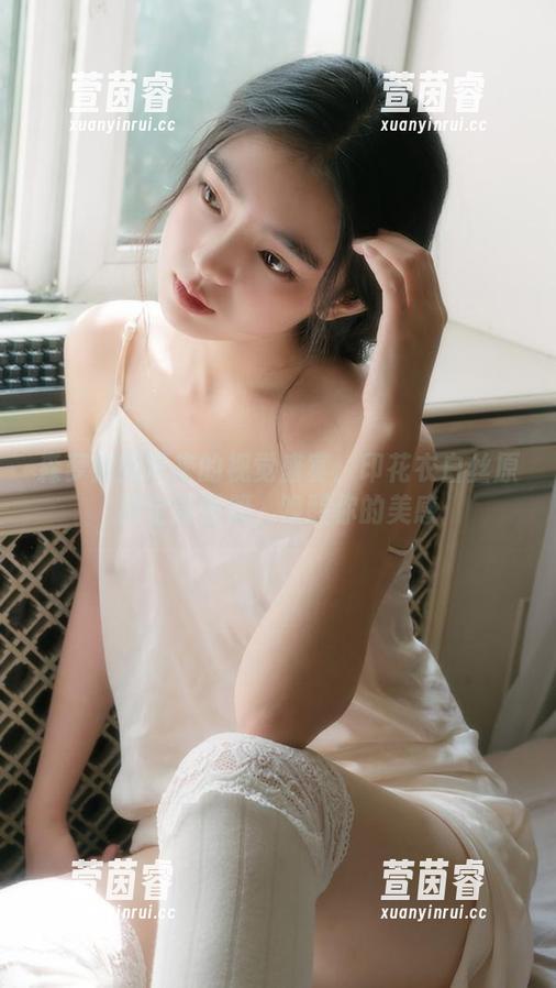 森萝财团带来的视觉盛宴：印花衣白丝原图全景图册，唤醒你的美感