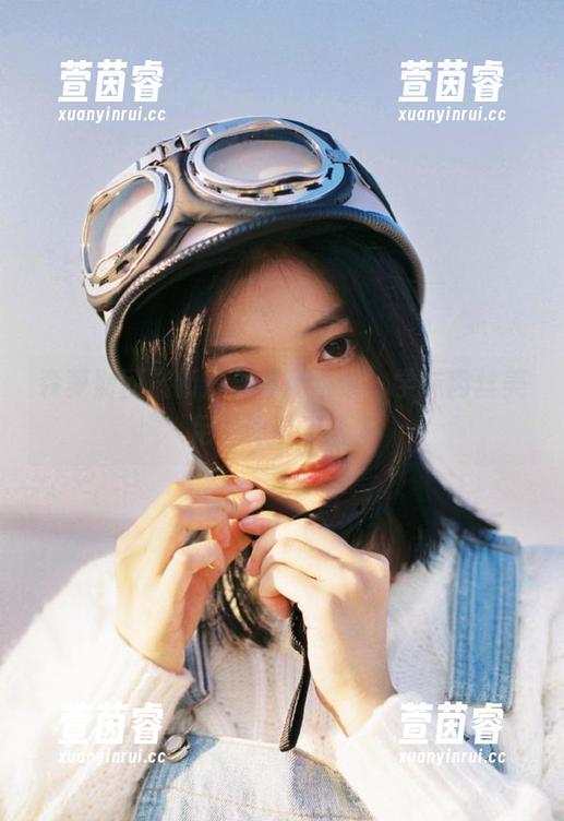 森萝财团最新户外写真合集，学妹肉丝美足展现青春活力