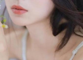 模范学院 – 细腻呈现SiByl李思宁纯白主题的高清作品，唤起你内心深处的平静与思考