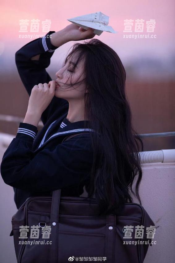 模范学院 - 慕羽茜携双人私拍图集，感受瞬间凝固的温馨与美丽！