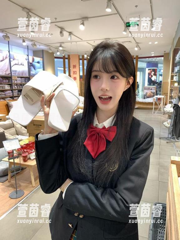 模范学院 - 探索柳侑绮Sevenbaby的双马尾私房图包，感受她独特的魅力，记录下这份美好，让你不禁想收藏！