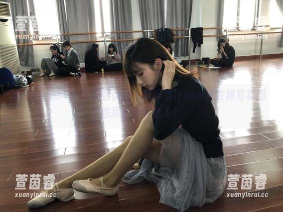 模范学院-萌琪琪Irene 模范学院 - 从清新到优雅:萌琪琪Irene连衣裙写真图包尽显多面魅力!