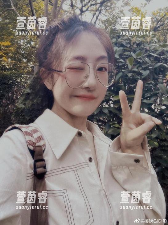 欣赏樱晚gigi高跟鞋写真，精美壁纸让你心动不已！