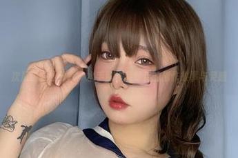 次屁啦在线分享：水手服作品背后的创作故事与灵感
