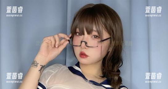次屁啦在线分享：水手服作品背后的创作故事与灵感
