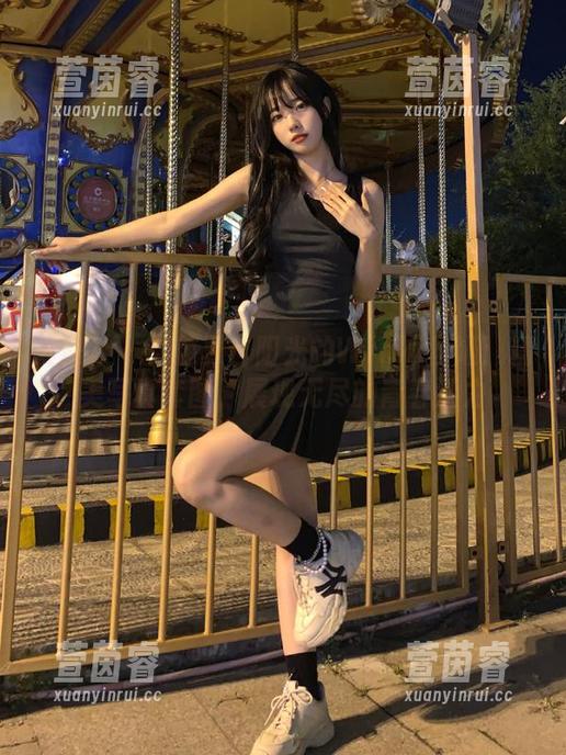 爱蜜社 - 伴随夏日阳光的Winki丝姬：精美写真套图，展现无尽的青春活力