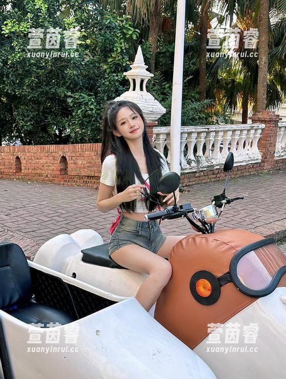 爱蜜社 - 无圣光写真下的乐薇Vivi：每个角度都让美脚充满了故事与诱惑！