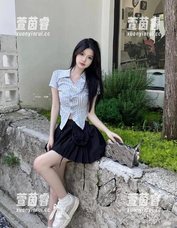 微密圈 - 谁还在等？猪小七的长腿写真资源已免费送出，赶紧来把它们带回家吧！