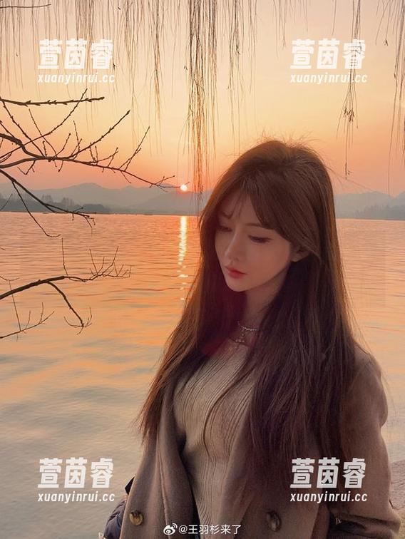 在王羽杉的世界里，粉色连衣裙的精选作品如梦似幻！